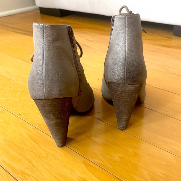 Laced Taupe Booties with inner zipper - Picture 5 of 7